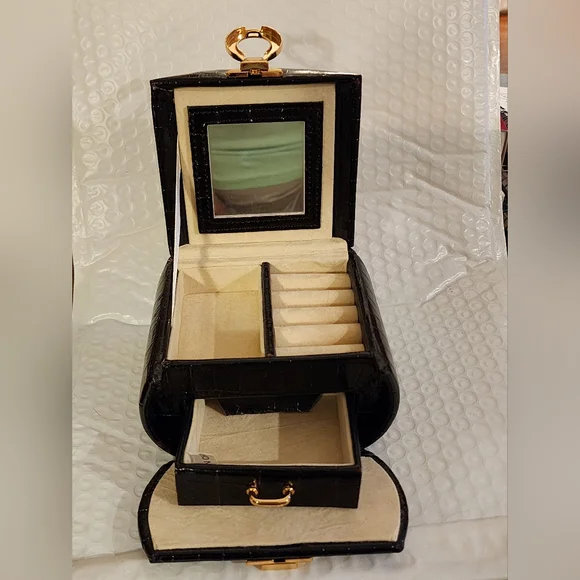 Travel Jewelry Box/Organizer - Picture 3 of 3